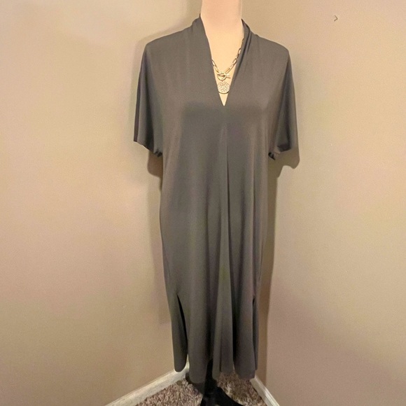 H&M Elegant Taupe Midi Shift Dress w/ side slits, short sleeves & V-neck, Small - Picture 2 of 9